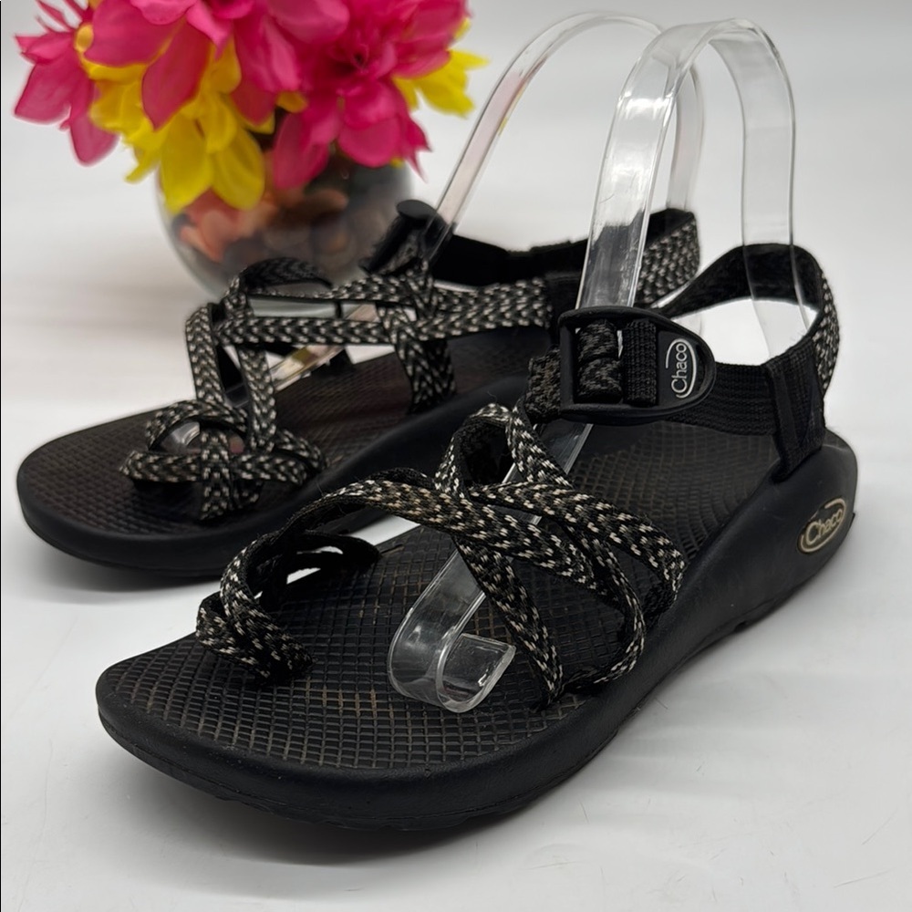 Chaco Black White Sandals with Cushioned Sole and Adjustable Straps Size 7
